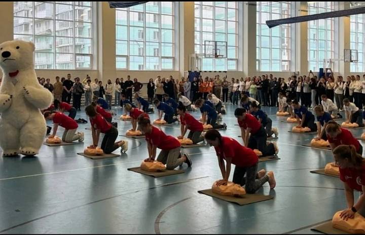 Студенты приняли участие в обучающем флешмобе «Запусти сердце»
