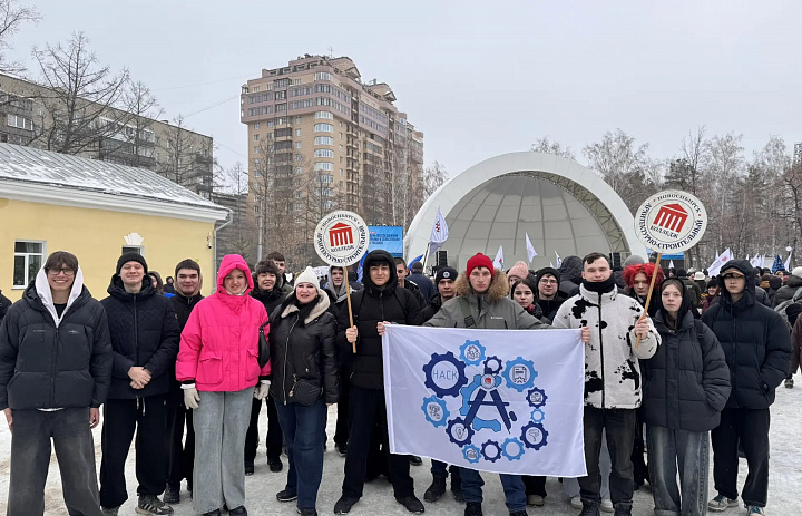 18 марта в Центральном парке Новосибирска ярко и сердечно отметили День воссоединения Крыма с Россией!