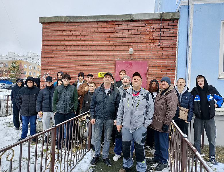 Практико-ориентированные экскурсии к работодателю. 13 Группа  посетила участок эксплуатации ООО «Спецмонтажсервис» на ж/м «Чистая слобода»
