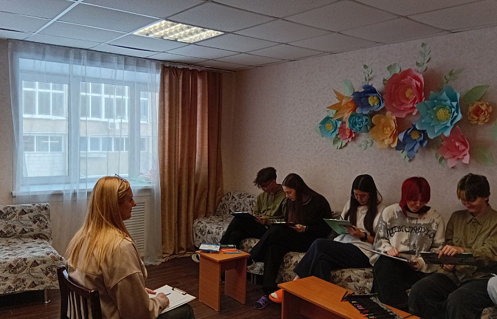 Тренинг с студентами из групп первого курса 12 и 12к, проживающими в общежитии НАСК