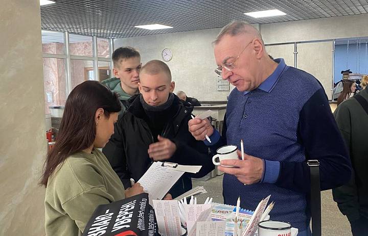Специалисты Центра «Спид» провели Акцию «Информационная палатка»