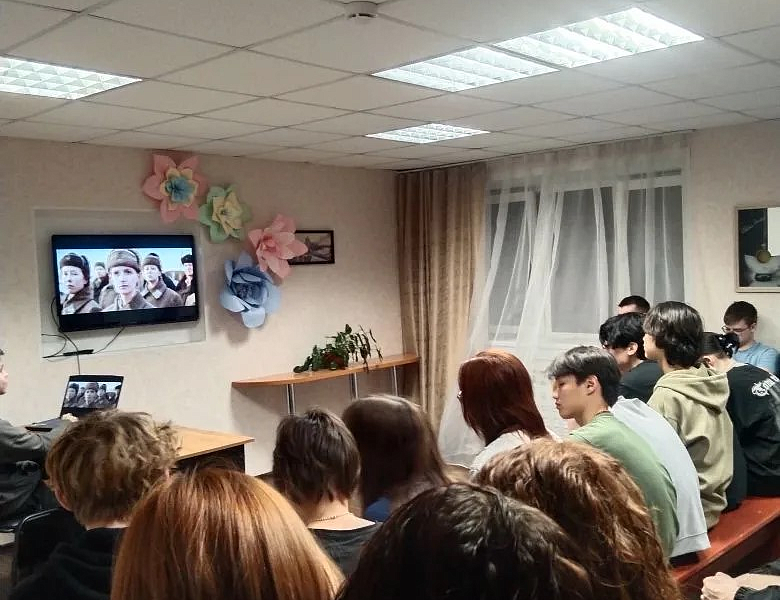  Небо, опаленное войной: "Воздух" в стенах колледжа