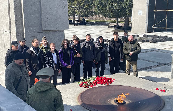 Экскурсия к одному из главных памятников Новосибирска — Монументу Славы.