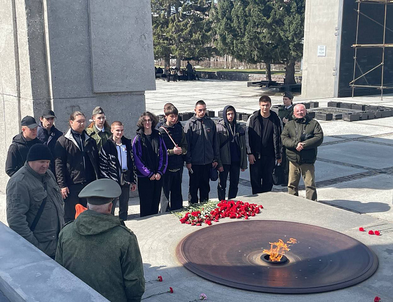 Экскурсия к одному из главных памятников Новосибирска — Монументу Славы.
