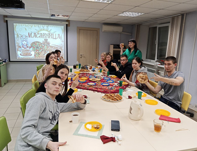 Масленица идёт — блин да мёд несёт