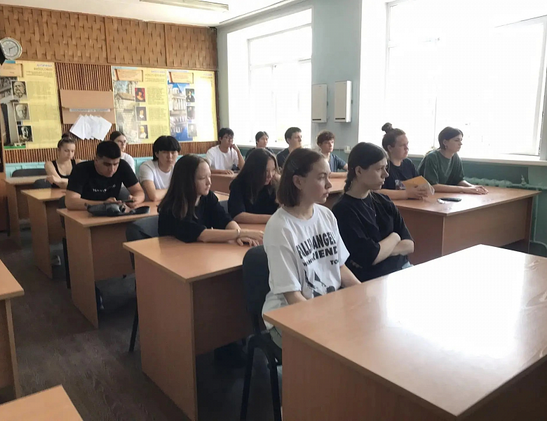 В Новосибирском архитектурно-строительном колледже почтили память героев Великой Отечественной войны