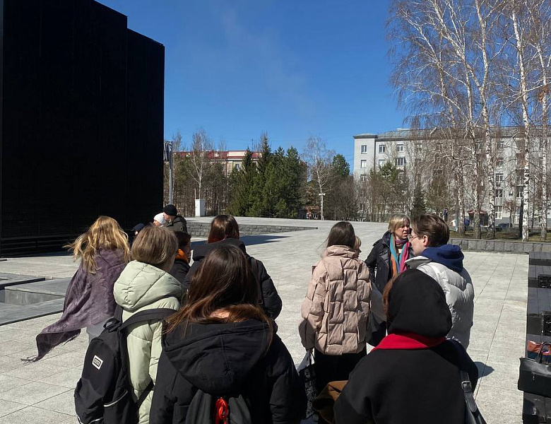 Памяти павших будьте достойны!