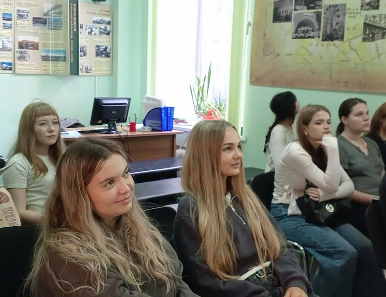 Студенты Новосибирского архитектурно-строительного колледжа представили свои работы на выставке «Тайны старого Новосибирска», посвящённой 150-летию А. Д. Крячкова
