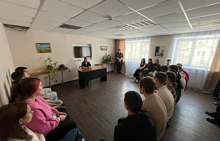 в студенческом общежитии состоялась профилактическая беседа с инспектором ПДН ОП № 7 Медведевой Ольгой Николаевной