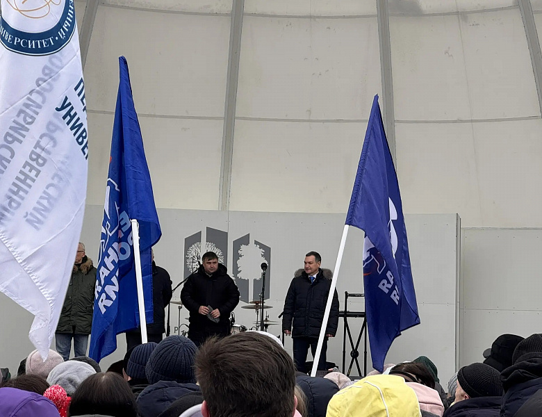 18 марта в Центральном парке Новосибирска ярко и сердечно отметили День воссоединения Крыма с Россией!