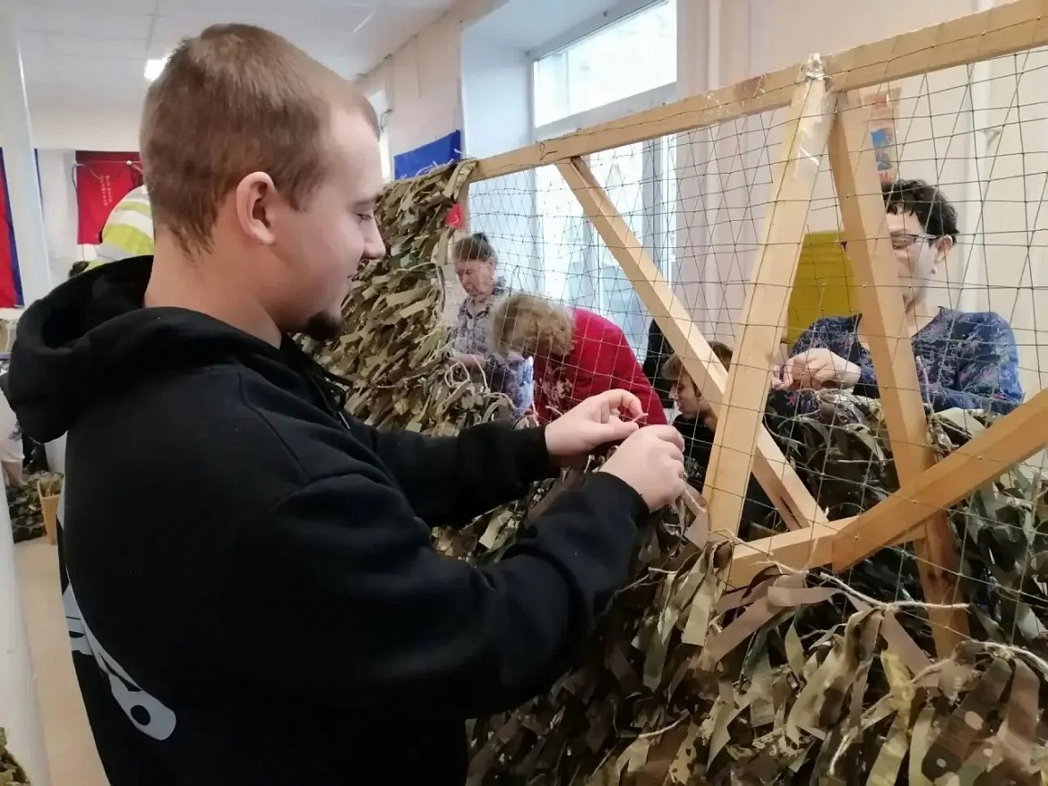 Не только строить, но и помогать: студенты НАСК провели день в фонде «Своих не бросаем»