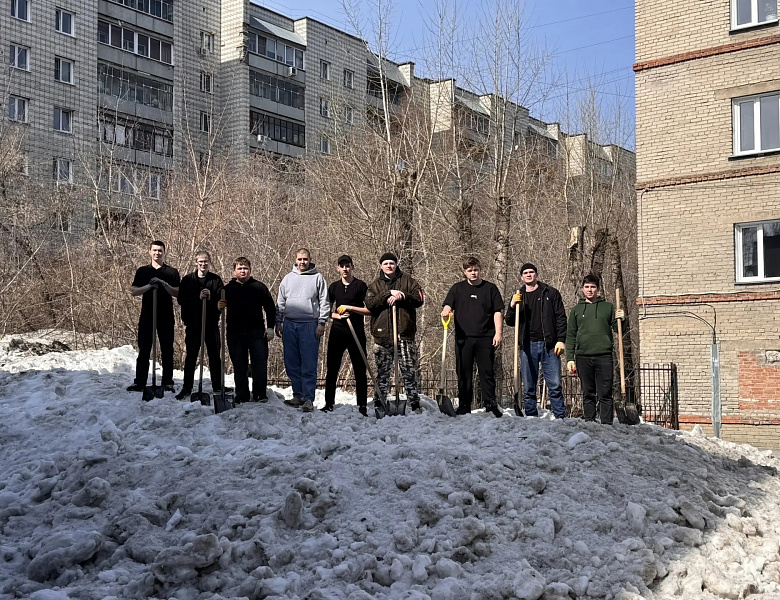 Ни дня без подвига: студенты Новосибирского архитектурно-строительного колледжа против снега!