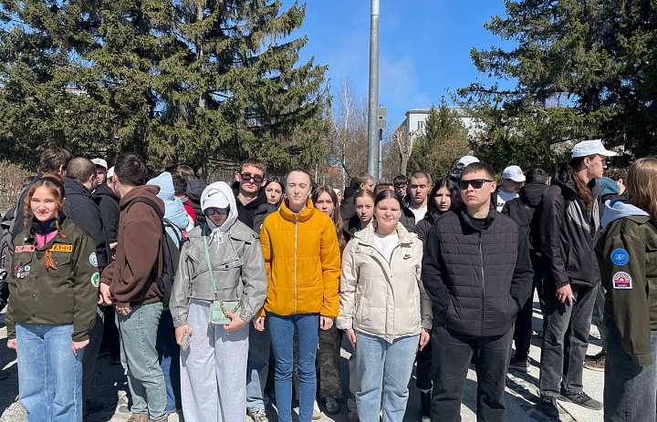 Студенты приняли участие в торжественном старте автопробега, посвященного Международной исторической акции «Диктант Победы» 2025!