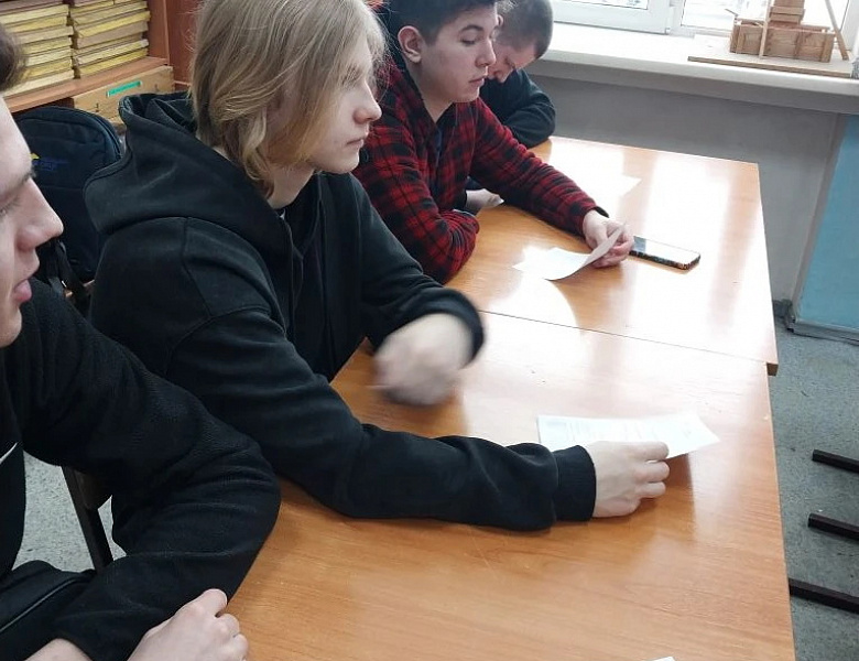Встреча студентов выпускных групп 28 и 25-2 со специалистами Отдела занятости населения Ленинского района
