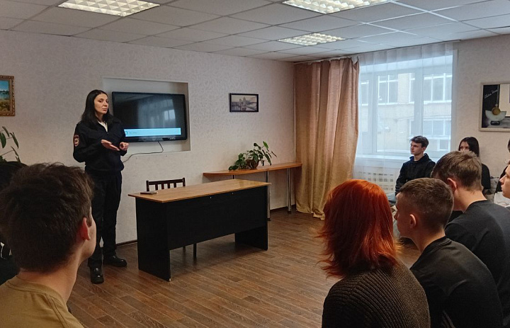 Правовой ликбез в общежитии НАСК: инспектор ПДН рассказала студентам о безопасности — в жизни и в сети