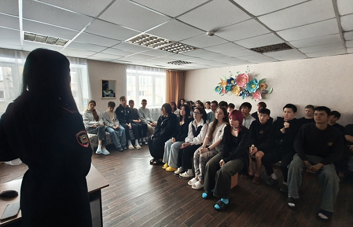 Встреча с инспектором ПДН, младшим лейтенантом полиции Еленой Владимировной Приваловой