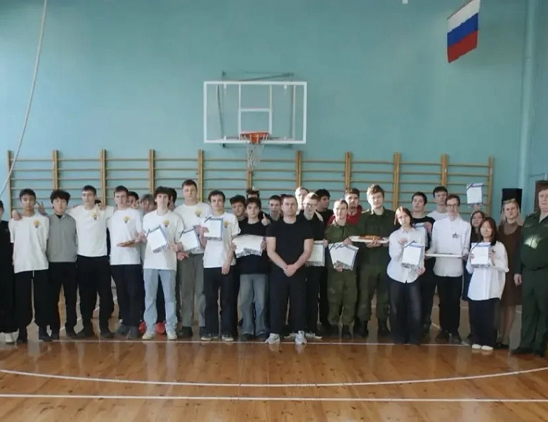 «Я служу России!» в Новосибирском архитектурно-строительном колледже — не просто весёлый квест ко Дню защитника Отечества, а целая лаборатория мужества, взаимовыручки и профессиональной сноровки!