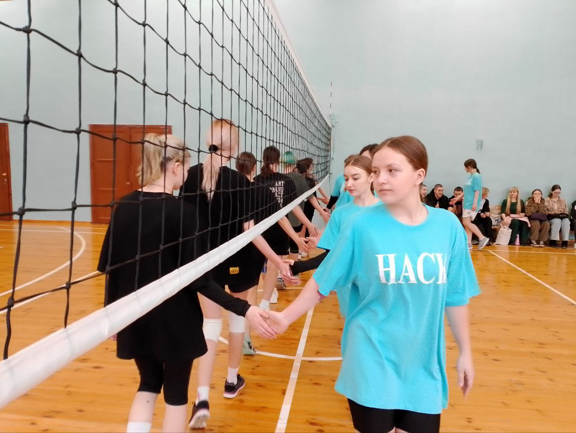 Товарищеский матч по волейболу среди сборных команд девушек «НАСК» и «НКПИ»