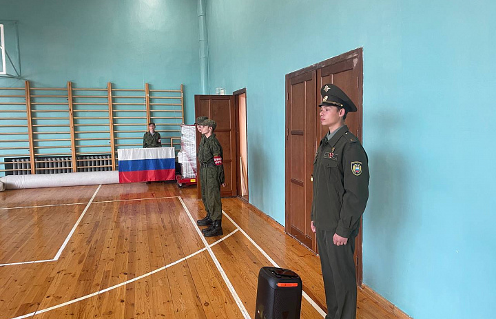 Первый подъём флага в этом учебном году!