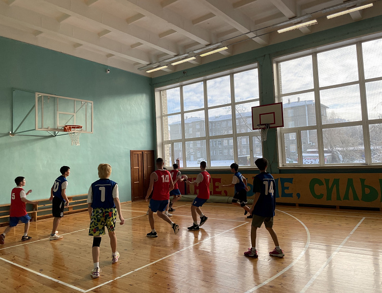Товарищеская встреча по баскетболу.