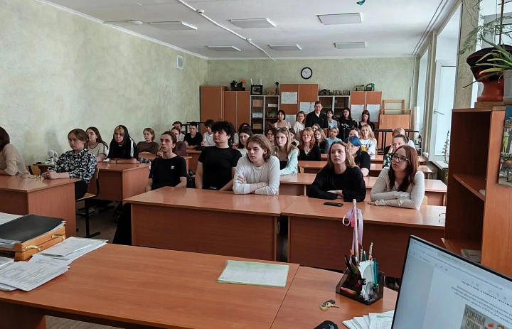 В Новосибирском архитектурно-строительном колледже почтили память героев Великой Отечественной войны