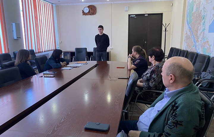 Совет профилактики правонарушений в присутствии инспектора по делам несовершеннолетних, майора полиции Медведевой О.Н.