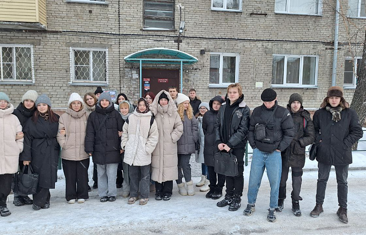 Студенты посетили экскурсию по осмотру прилегающей придомовой территории многоквартирного дома