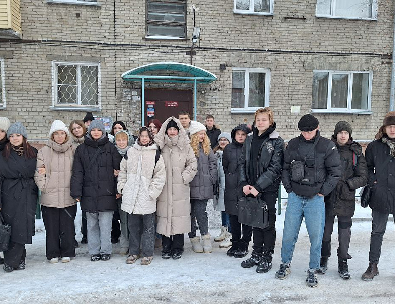 Студенты посетили экскурсию по осмотру прилегающей придомовой территории многоквартирного дома