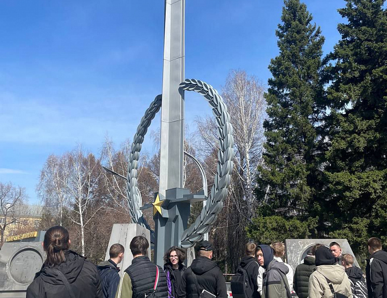Экскурсия к одному из главных памятников Новосибирска — Монументу Славы.