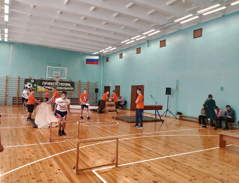 Спортивно - патриотический конкурс "А ну-ка, парни!"